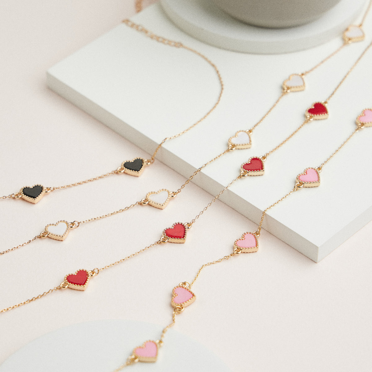 Heart Shaped Station Necklaces Gold Chain Jewelry in Red Pink Black White