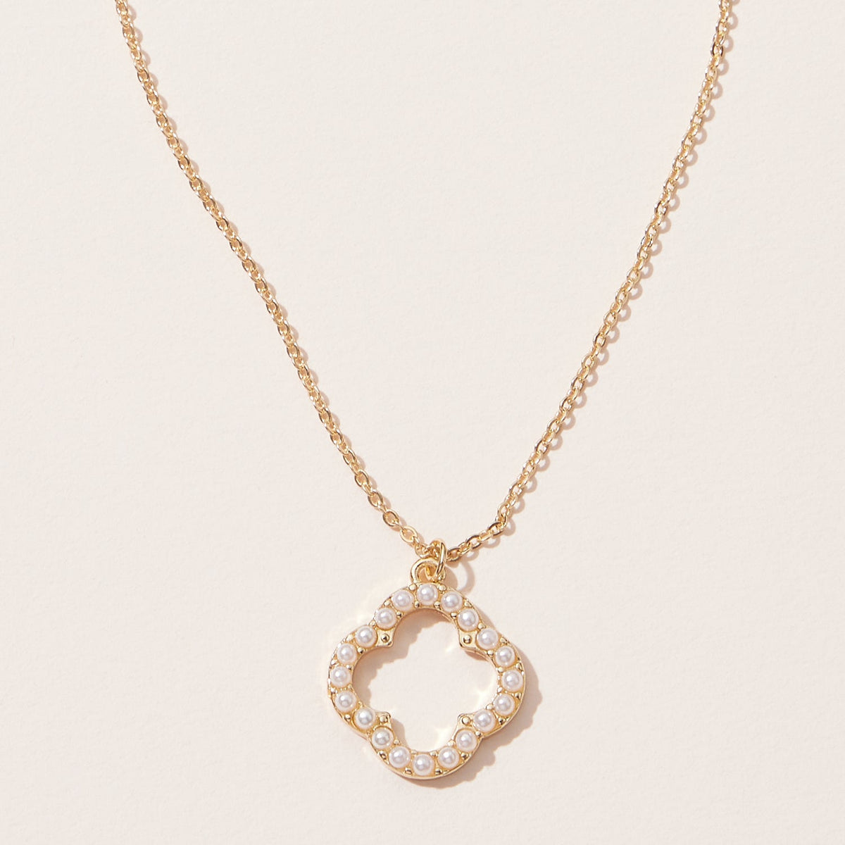 Clover Pearl Paved Necklace