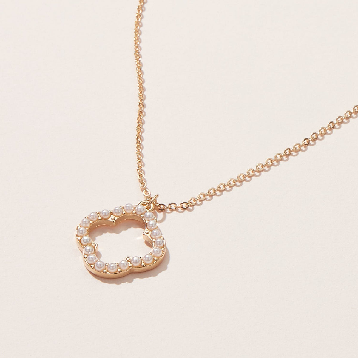 Clover Pearl Paved Necklace