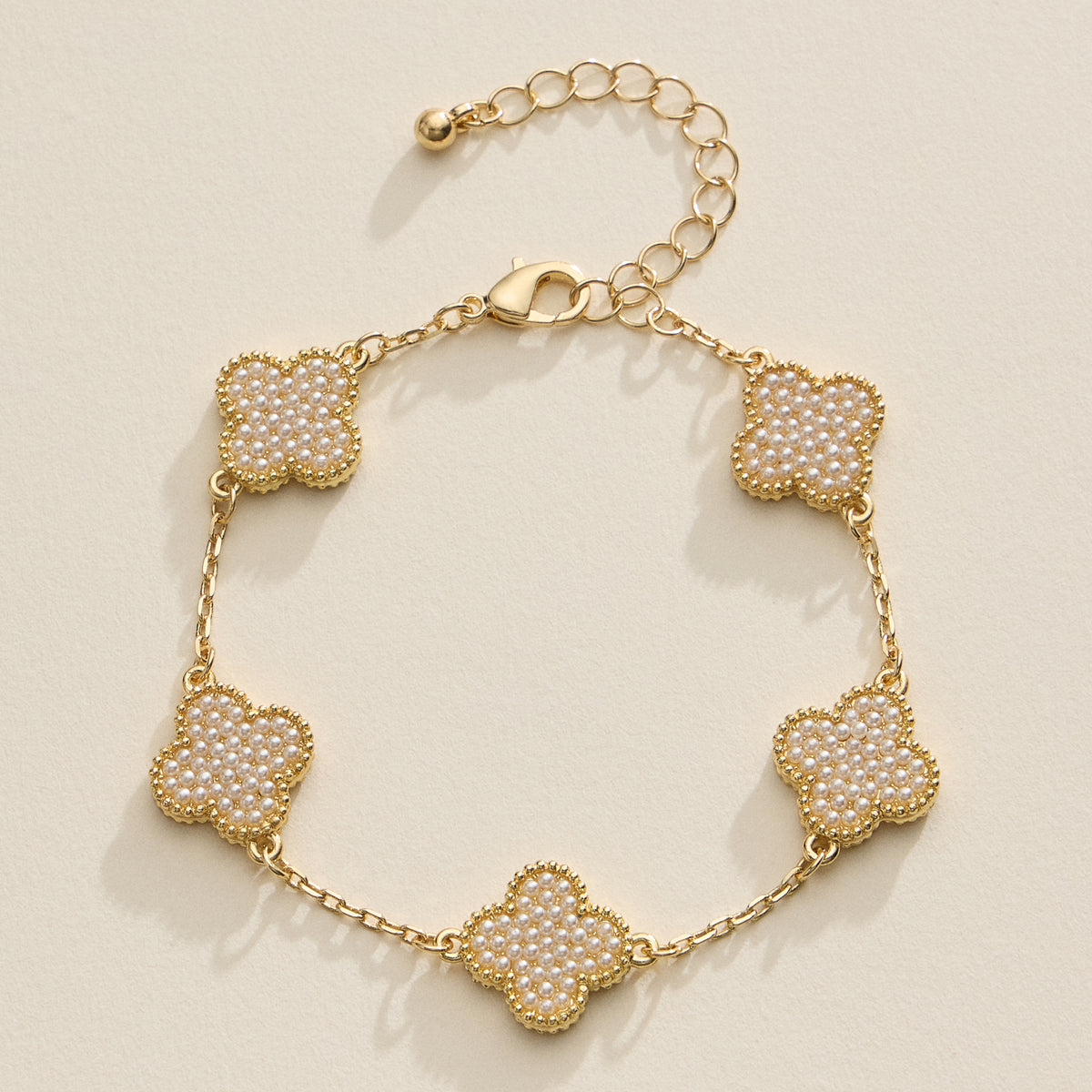 Gold Clover Bracelet with Pearl Beaded Accents – Elegant Four-Leaf Design