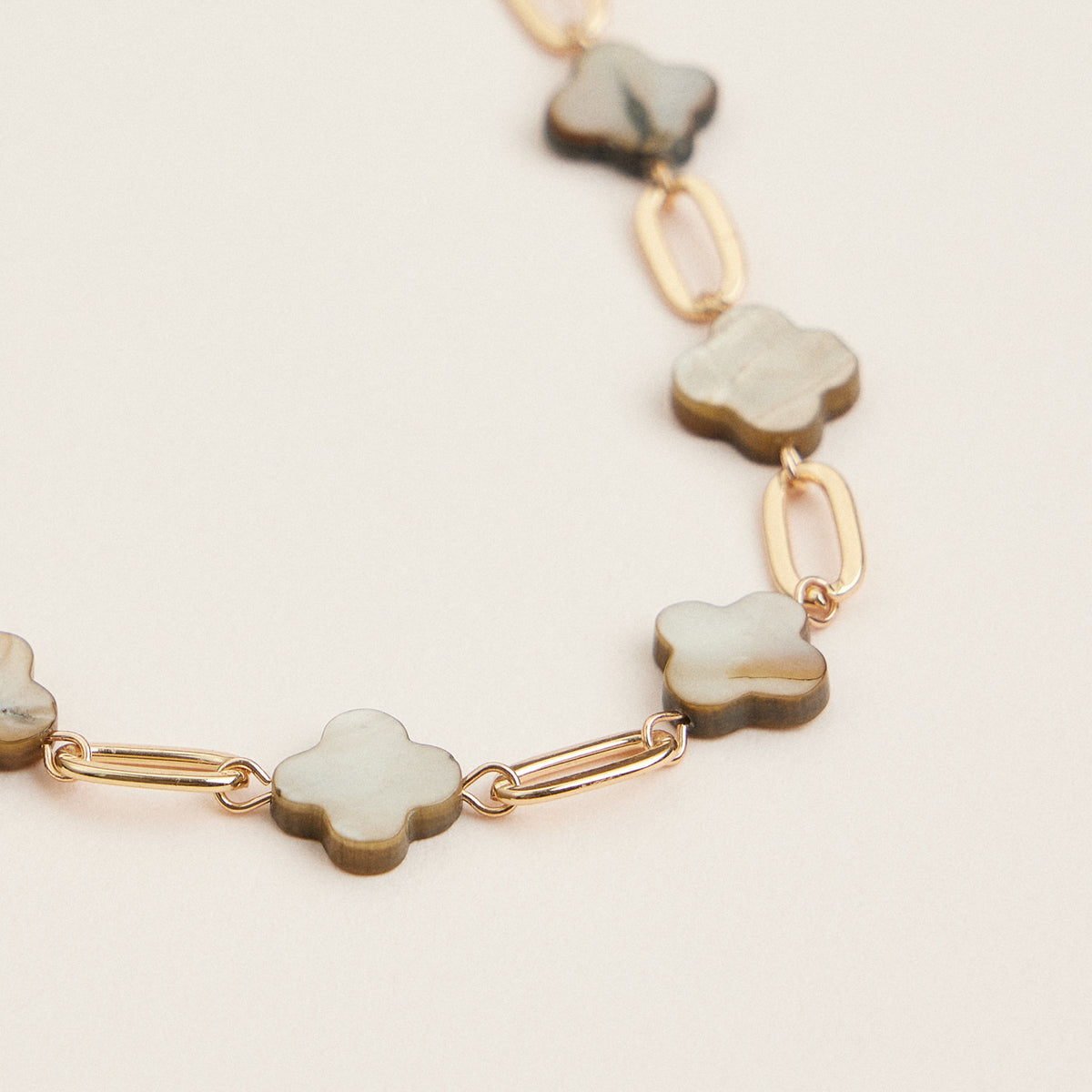 Mother of Pearl Clover Necklace – Elegant Gold Chain Link Necklace with Natural Shell Accents